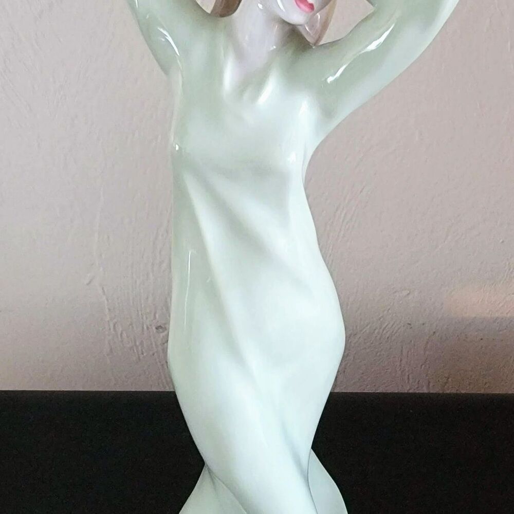 Royal Doulton Reflections Figurine Allure HN 3080